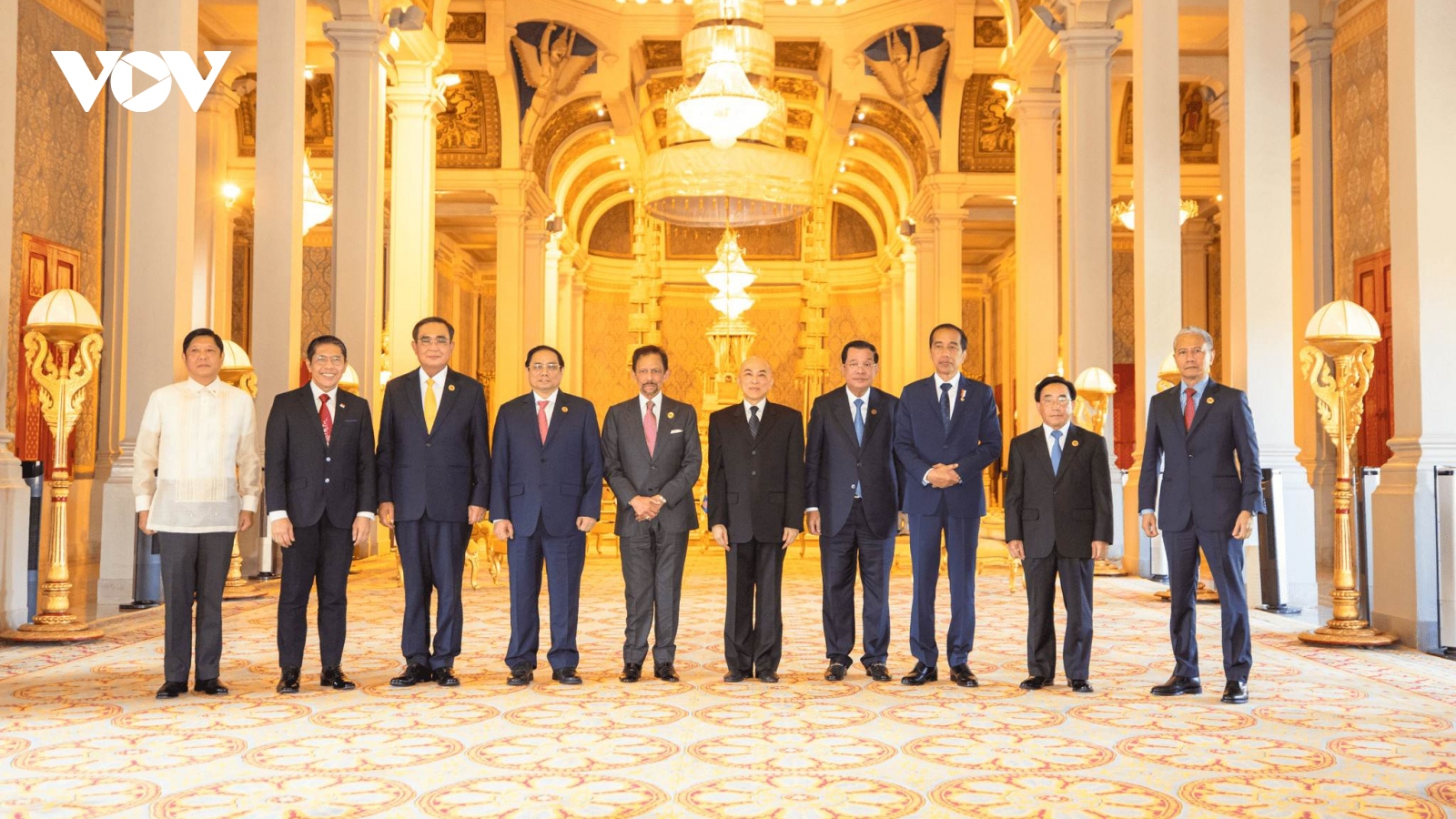 Thủ tướng Việt Nam và lãnh đạo các nước ASEAN tiếp kiến Quốc vương Campuchia